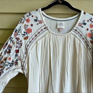 🌺Knox Rose 🥀 Floral Embroidered Tunic